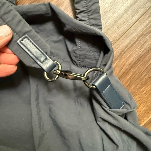 ODODOS navy travel tote with 2 handle options. Great condition! - Picture 6 of 7